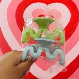 cute retro swirly hair clip